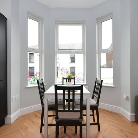 2 Bdr & 1 Bdr Apartments At Queens Uni By Belfast City Breaks Bagian luar foto