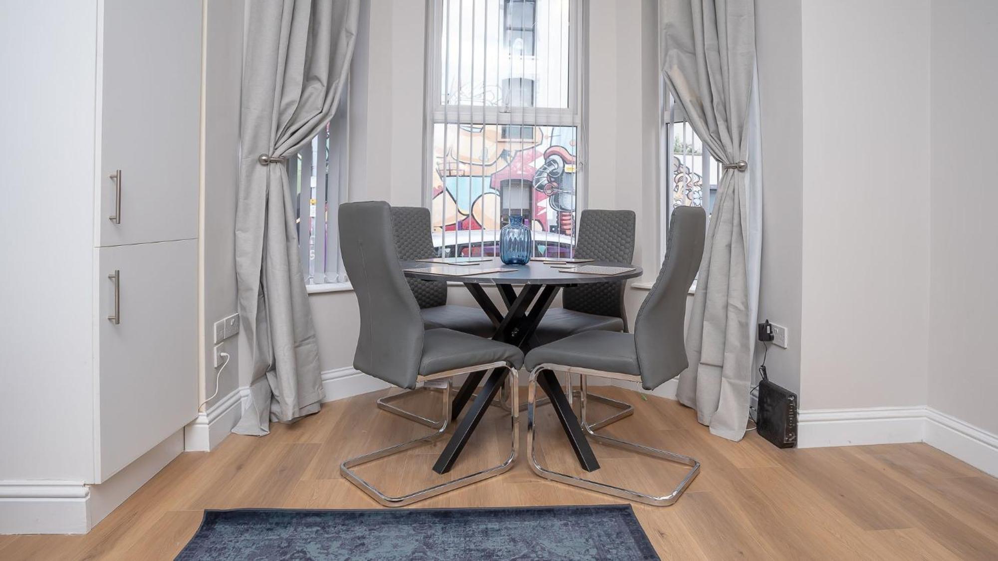 2 Bdr & 1 Bdr Apartments At Queens Uni By Belfast City Breaks Bagian luar foto