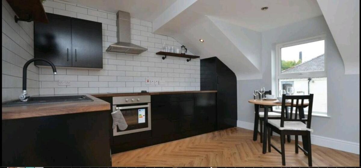 2 Bdr & 1 Bdr Apartments At Queens Uni By Belfast City Breaks Bagian luar foto